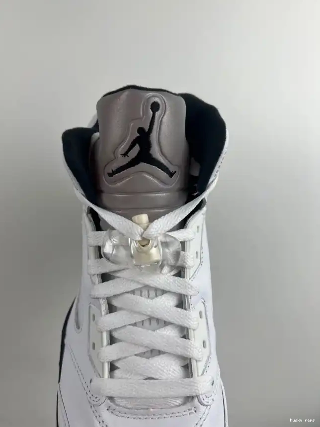 Rep Husky DD0587-110 'WHITE RETRO 5 BLACK' JORDAN AIR 0501